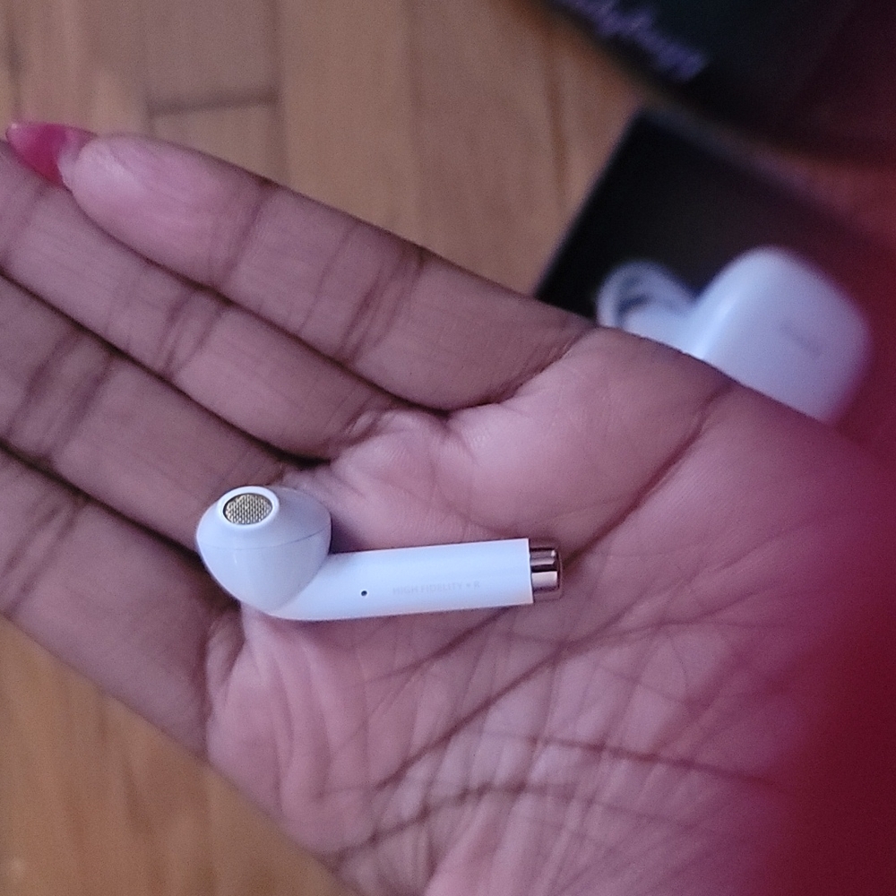EarBuds - Picture 6 of 7